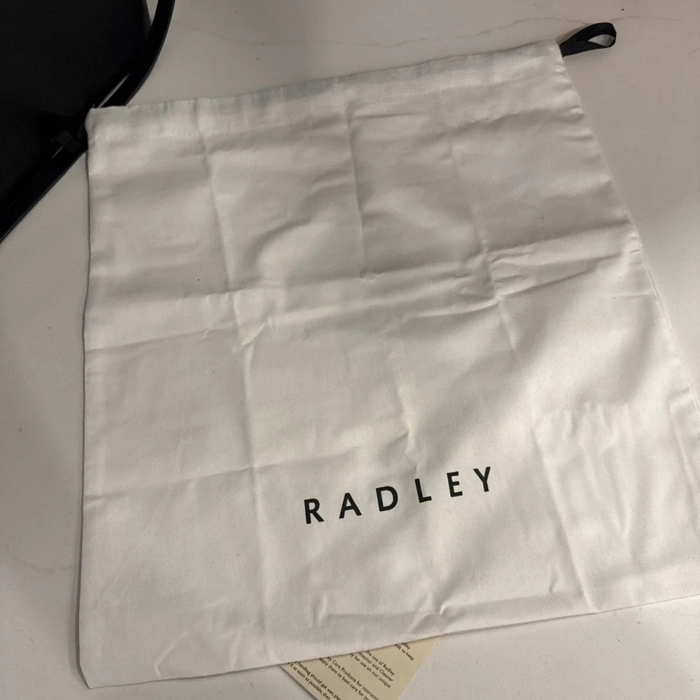 Radley London Bow Street women's medium leather Zip top Satchel purse bag black